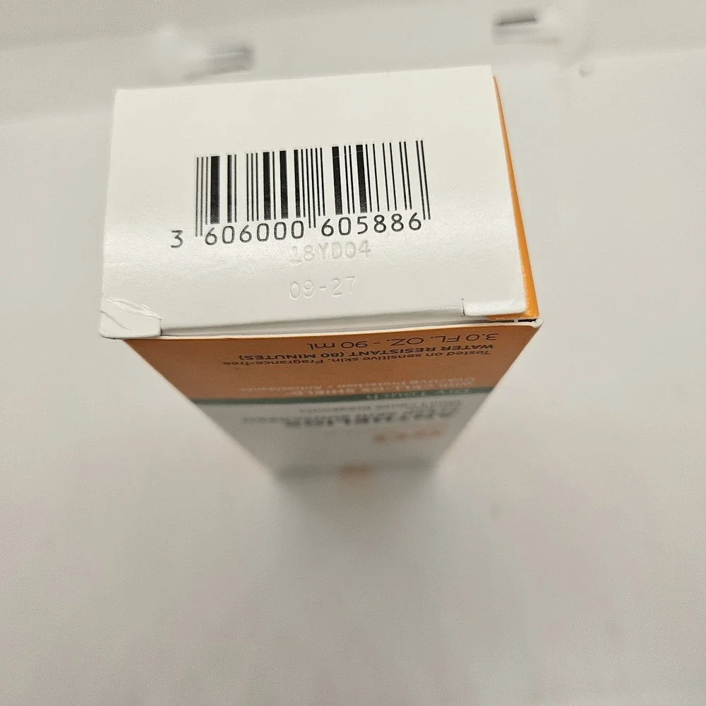 La Roche-Posay Anthelios Clear Skin SPF 60 Dry Touch Face Sunscreen 3oz Oil-Free - Picture 2 of 4